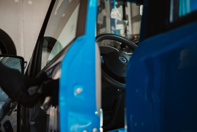 В Тверской области угонщик не бросил машину на месте ДТП 20-летний житель Старицы обворовывал автомобили в Твери