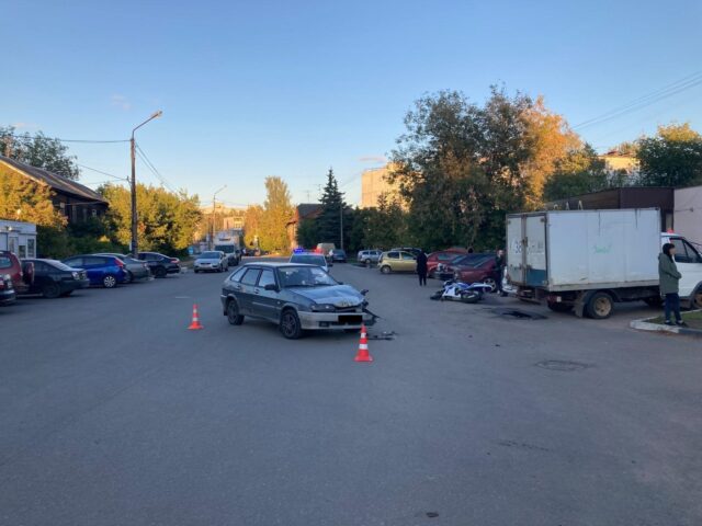 В Твери мотоциклиста увезли в больницу после ДТП с ВАЗом