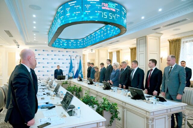 Игорь Маковский начал оперативное совещание с минуты молчания в память о жертвах в Ижевске Игорь Маковский начал оперативное совещание с минуты молчания в память о жертвах в Ижевске