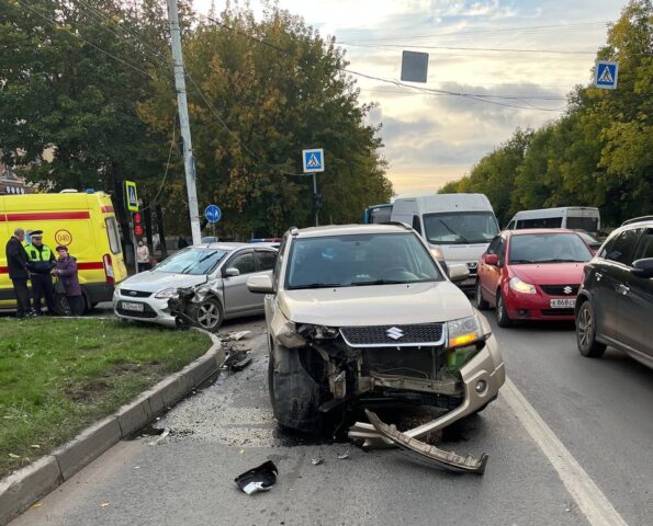 В Твери произошла авария с одним пострадавшим В Твери произошла авария с одним пострадавшим