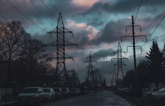 Холодный ветер с дождем: какую погоду обещают синоптики жителям региона в среду