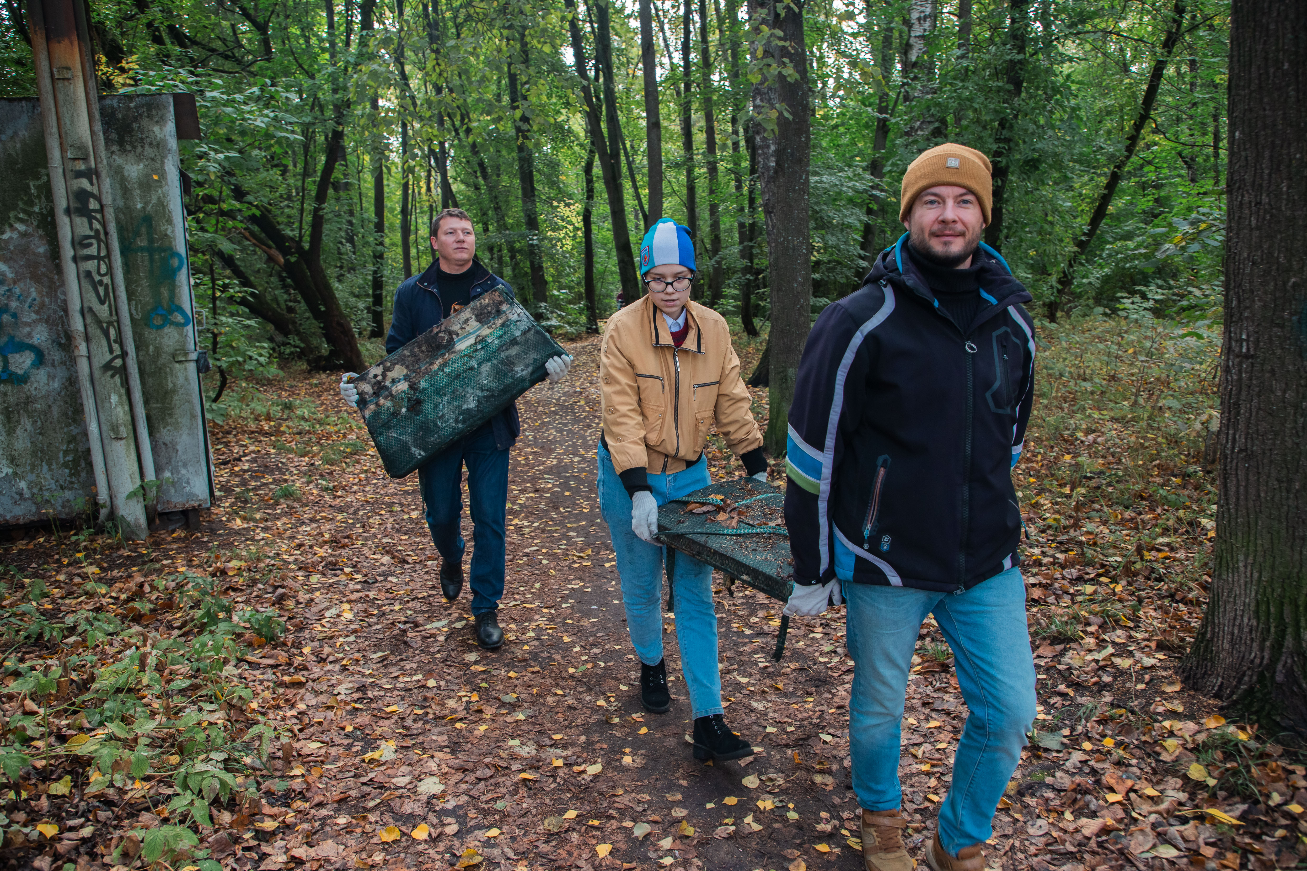 ЭКО РИА: Журналисты провели субботник в парке Текстильщик