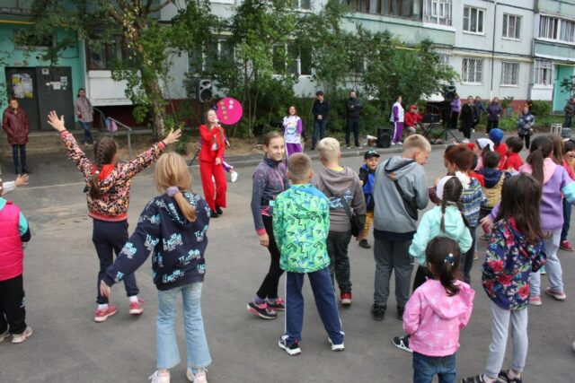 На улице Можайского прошел праздник двора