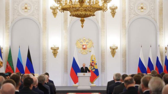 Владимир Путин: Запад искал и продолжает искать новый шанс ослабить и развалить Россию Владимир Путин: Запад искал и продолжает искать новый шанс ослабить и развалить Россию