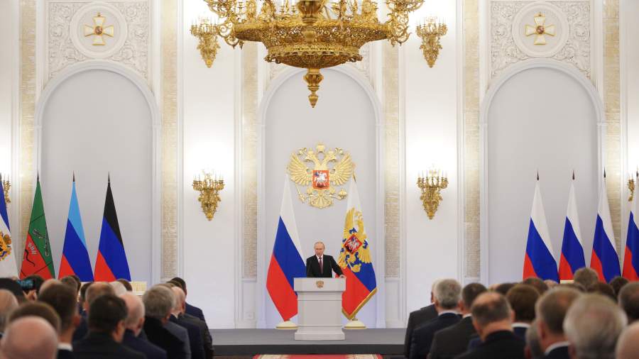 Владимир Путин: Запад искал и продолжает искать новый шанс ослабить и развалить Россию