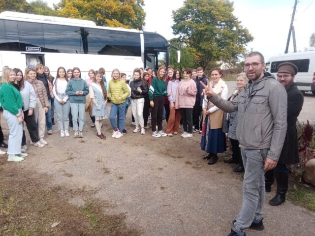 Гости молодежного фестиваля «Новолетие» под Тверью посетили музей гвоздарей