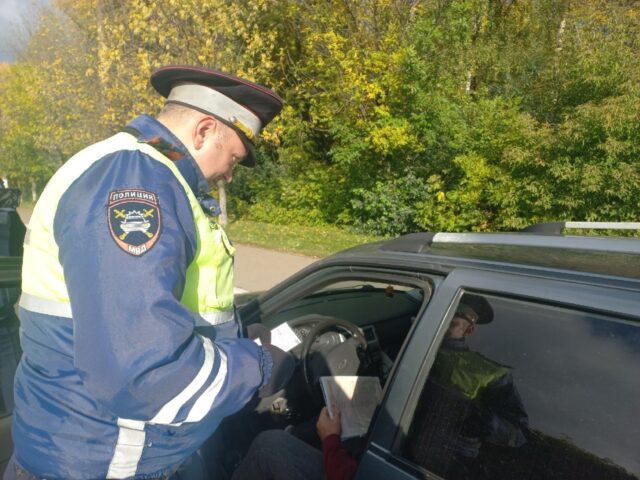 В Твери сотрудники ГИБДД провели акцию «Ребенок- главный пассажир»