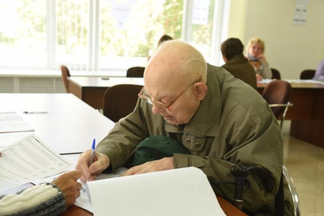 В Твери участник Великой Отечественной войны Иван Афанасьев принял участие в Едином дне голосования В Твери участник Великой Отечественной войны Иван Афанасьев принял участие в Едином дне голосования