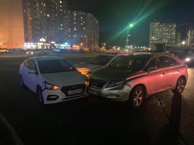 В Твери на Оснабрюкской произошло тройное ДТП, есть пострадавший