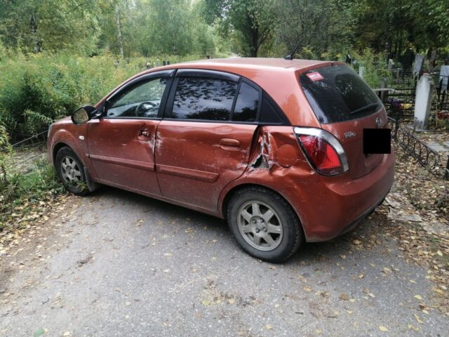 На кладбище в Тверской области столкнулись два автомобиля На кладбище в Тверской области столкнулись два автомобиля