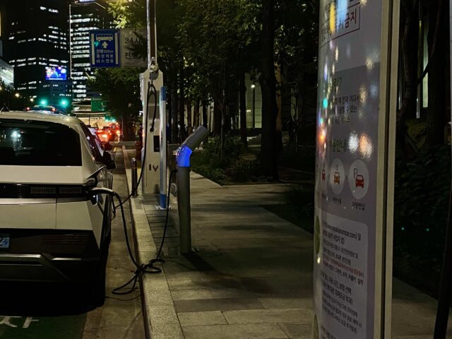 Выхлопам — бой: KIA планирует продавать в России новый электрокар уже в 2022 году Выхлопам — бой: KIA планирует продавать в России новый электрокар уже в 2022 году