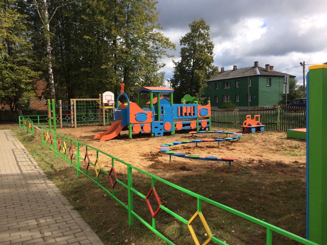 В детском саду «Солнышко» поселка Жарковский установлена новая детская игровая площадка В детском саду «Солнышко» поселка Жарковский установлена новая детская игровая площадка