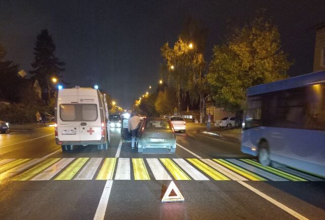 В Твери иномарка сбила 15-летнюю девочку