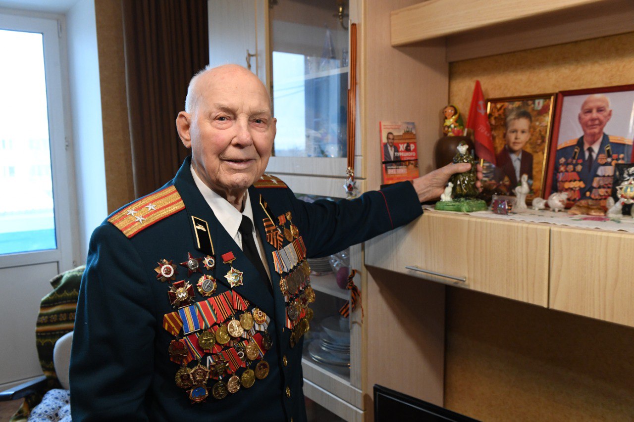 Игорь Руденя поздравил с 97-летием участника Великой Отечественной войны Ивана Петровича Афанасьева