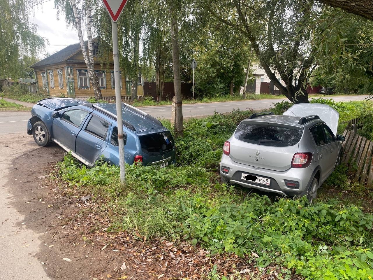 В аварии в Тверской области пострадали два человека В аварии в Тверской области пострадали два человека