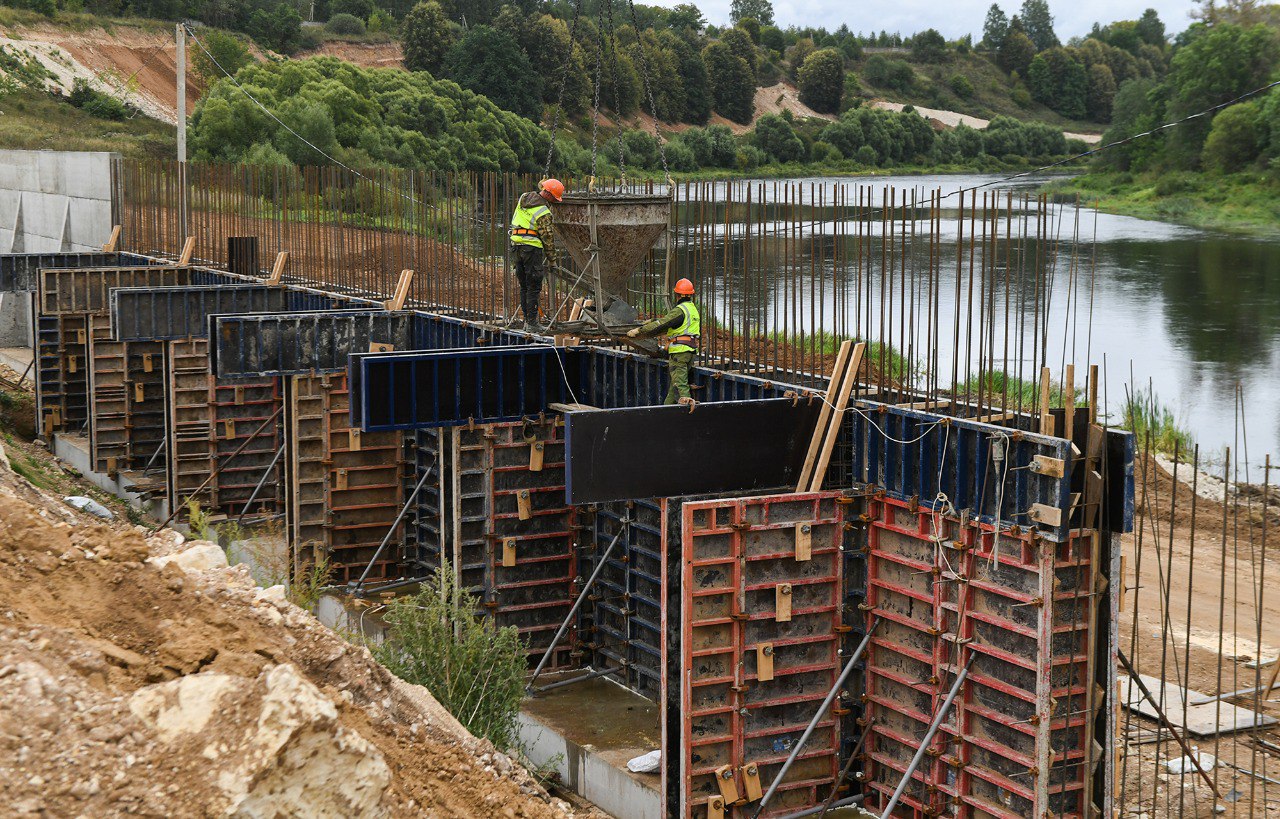 Игорь Руденя ознакомился с ходом строительства комплекса подготовки питьевой воды в Ржеве