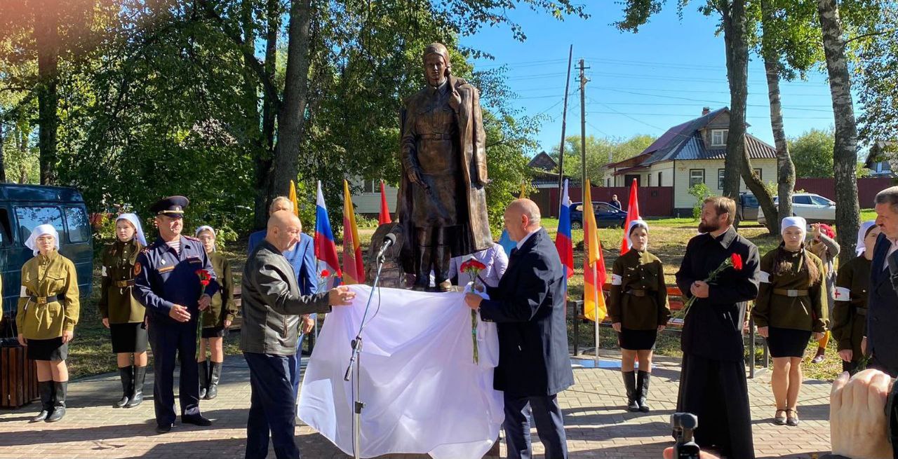 В Тверской области открыли народный памятник медицинской сестре В Тверской области открыли народный памятник медицинской сестре