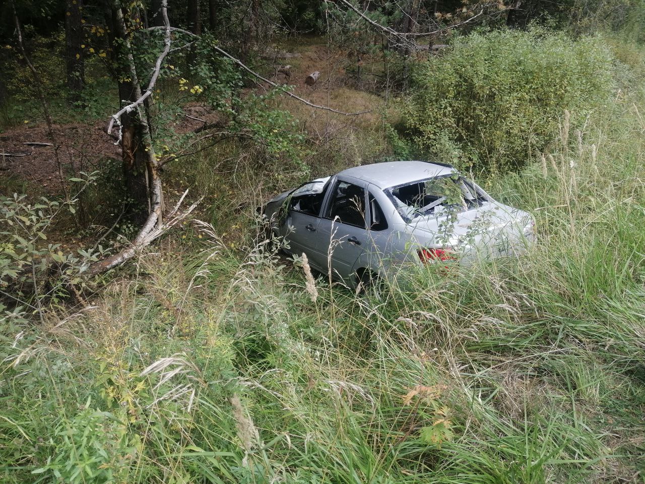 В Тверской области молодой водитель не справился с управлением и вылетел в кювет