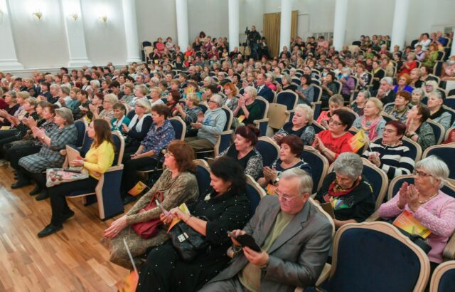 Игорь Руденя в преддверии Международного дня пожилых людей выразил слова благодарности жителям Тверской области старшего возраста Игорь Руденя в преддверии Международного дня пожилых людей выразил слова благодарности жителям Тверской области старшего возраста