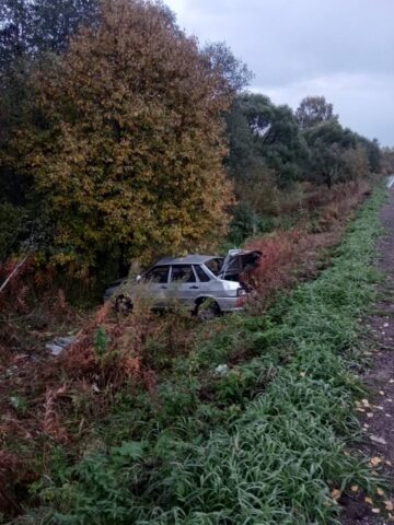 В Тверской области водитель бросил машину и раненого пассажира на месте ДТП В Тверской области водитель бросил машину и раненого пассажира на месте ДТП