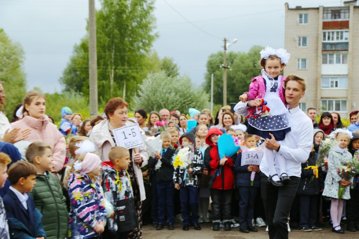 Больше 2000 учащихся Торопецкого района сели за парты