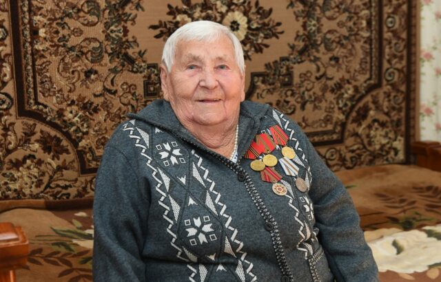 Игорь Руденя поздравил со 101-летием труженицу тыла Татьяну Александровну Моисееву Игорь Руденя поздравил со 101-летием труженицу тыла Татьяну Александровну Моисееву