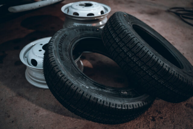 Сжигать нельзя, переработать: Что делать со старыми шинами В Тверской области полицейские задержали похитителя колес