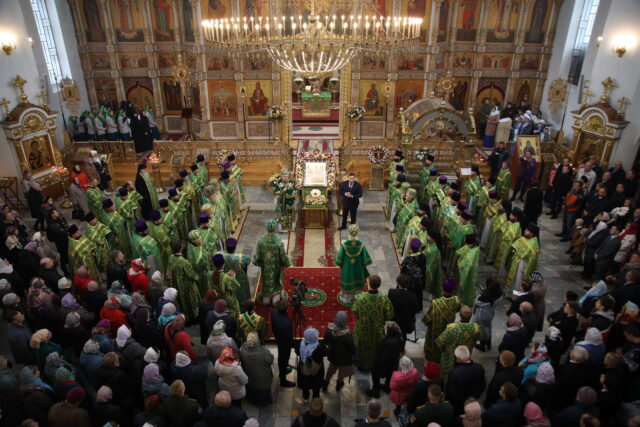 Игорь Руденя вместе с верующими принял участие во встрече в Твери ковчега с мощами преподобного Сергия Радонежского Игорь Руденя вместе с верующими принял участие во встрече в Твери ковчега с мощами преподобного Сергия Радонежского