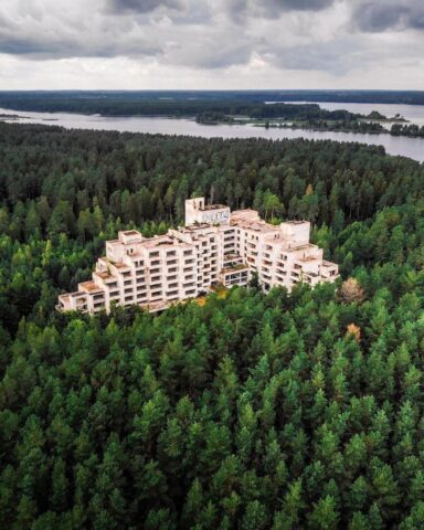 Блогер показала заброшенный санаторий в Тверской области