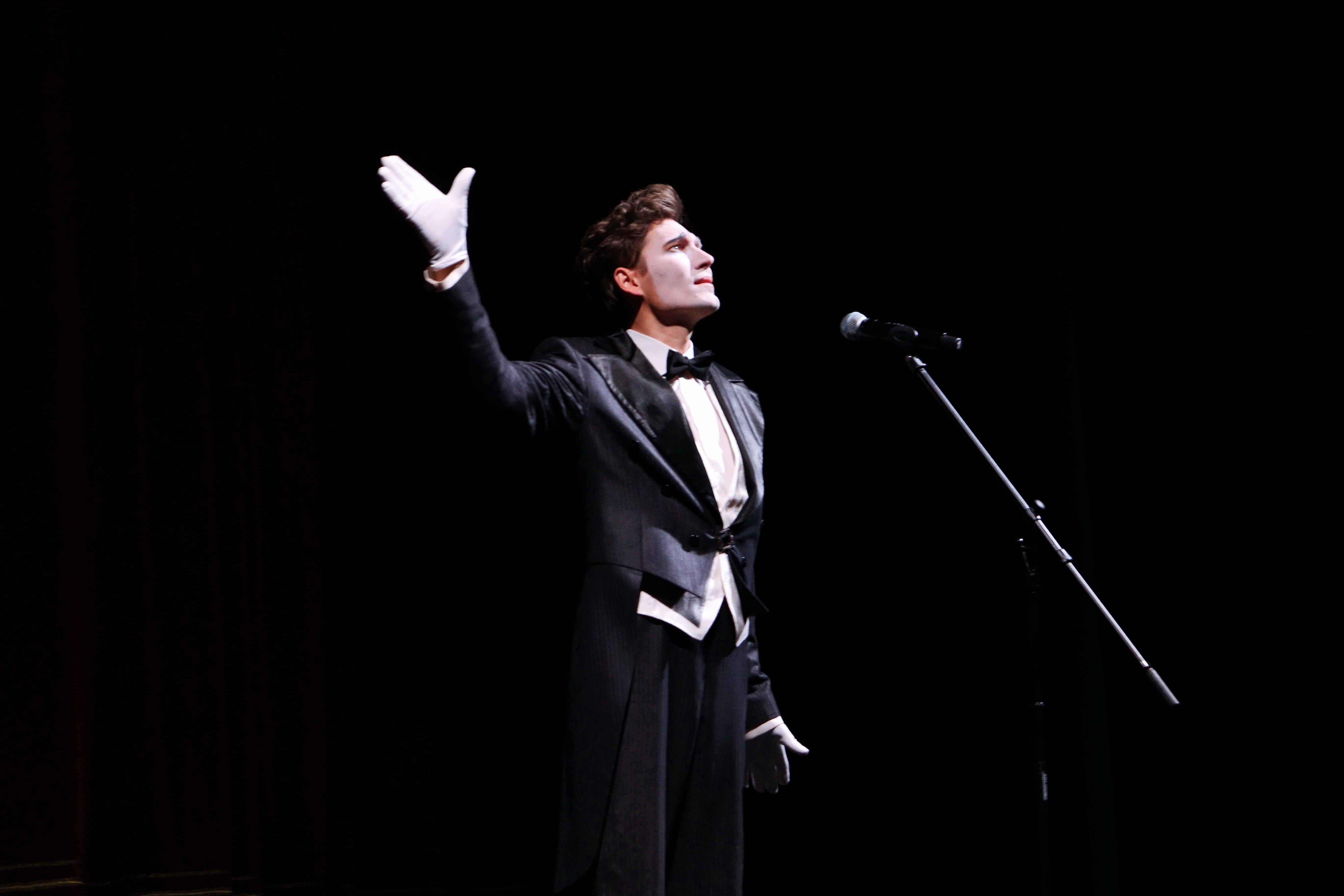 Разве я могу без театра жить: В Твери прогремела премьера спектакля “Таланты и поклонники”