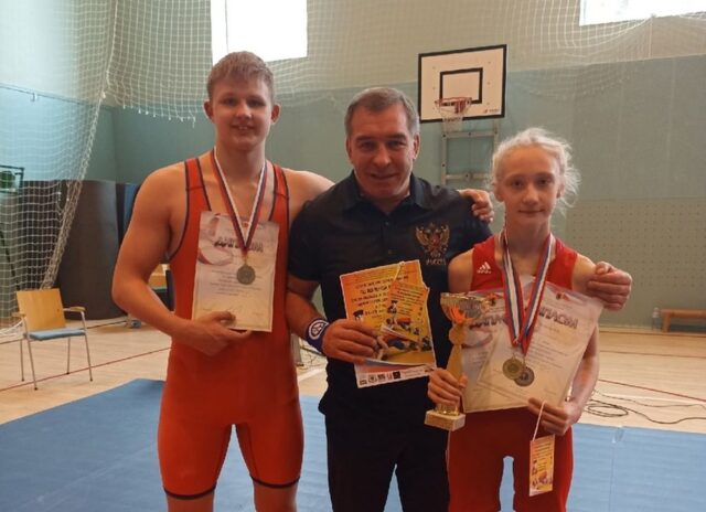 Борцы из села Городня привезли золотые и серебряные медали с соревнований в Карелии