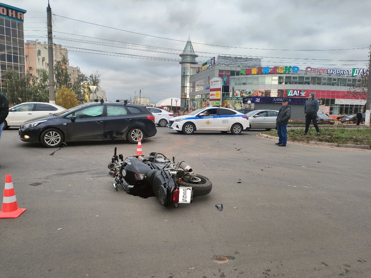 В Твери женщина за рулем нарушила правила и столкнулась с мотоциклом