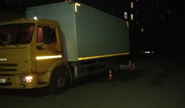 В Тверской области КАМАЗ наехал на пожилую женщину