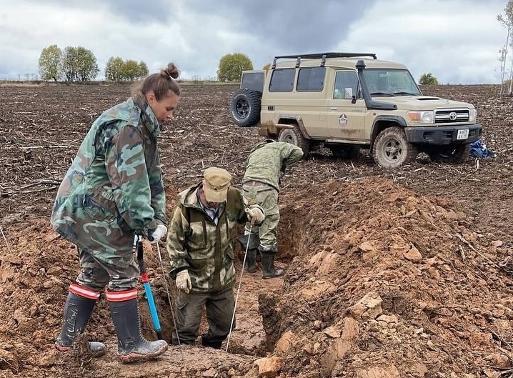 Четырех неизвестных красноармейцев обнаружили поисковики в Ржевском районе