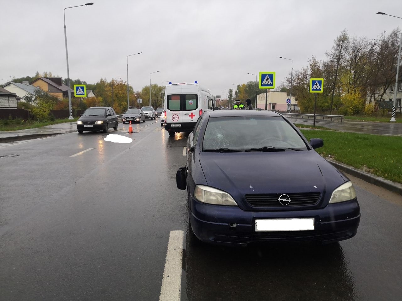 На улице Шишкова в Твери мужчина попал под колеса автомобиля