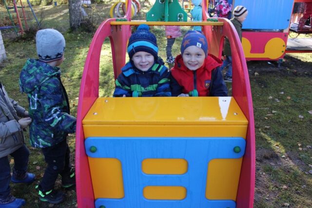 В детсаду «Светлячок» в городе Бологое открыта новая игровая площадка В детсаду «Светлячок» в городе Бологое открыта новая игровая площадка