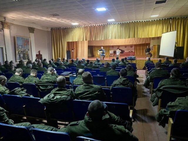 Резиденты арт-кластера «Таврида» сыграли концерт для мобилизованных в Твери Резиденты арт-кластера «Таврида» сыграли концерт для мобилизованных в Твери