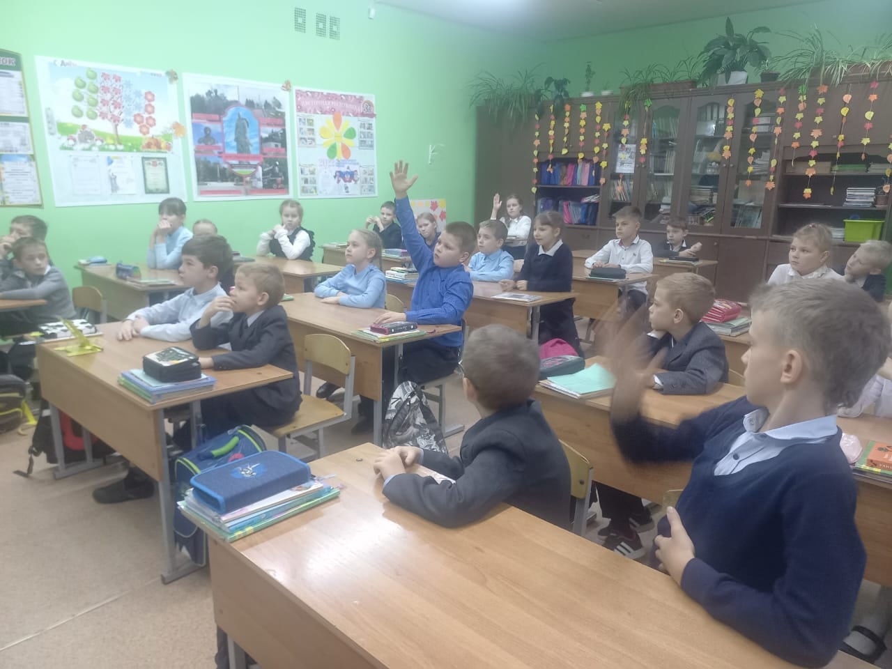 В ржевской школе прошел мастер-класс "Засветись - стань заметен на дороге!"