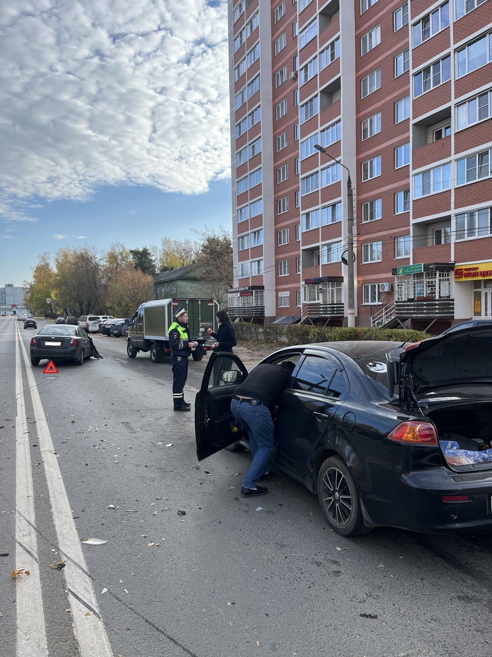 В Твери пассажир получил травмы в ДТП с двумя иномарками