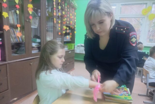 В ржевской школе прошел мастер-класс "Засветись - стань заметен на дороге!" В ржевской школе прошел мастер-класс "Засветись - стань заметен на дороге!"