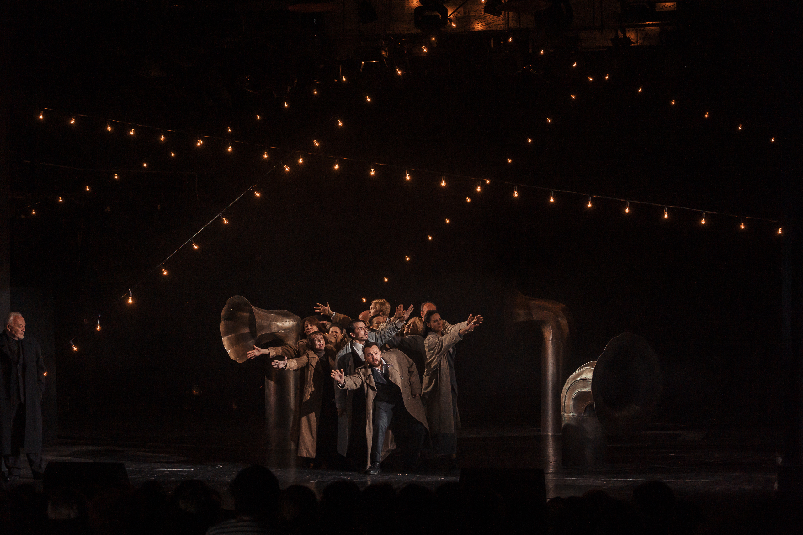 Из цветочницы в леди: В Тверском ТЮЗе поставили педагогический эксперимент