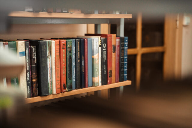 В тверском котокафе обсудят роман Сергея Лукьяненко