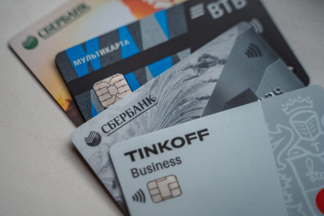 Две несовершеннолетние подруги отправились по магазинам Твери с чужой банковской картой В Тверской области мужчину ждет уголовный срок за кражу денежных средств с чужой карты