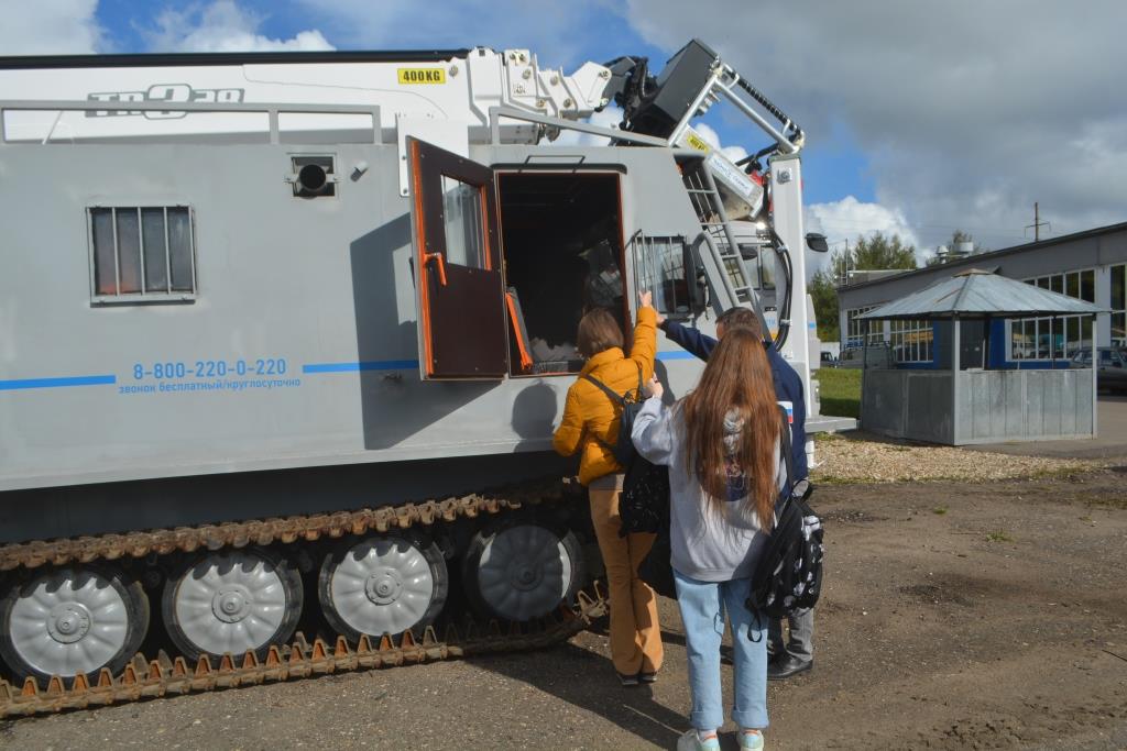 Энергетики Тверьэнерго провели экскурсию для школьников в Калининский район электрических сетей
