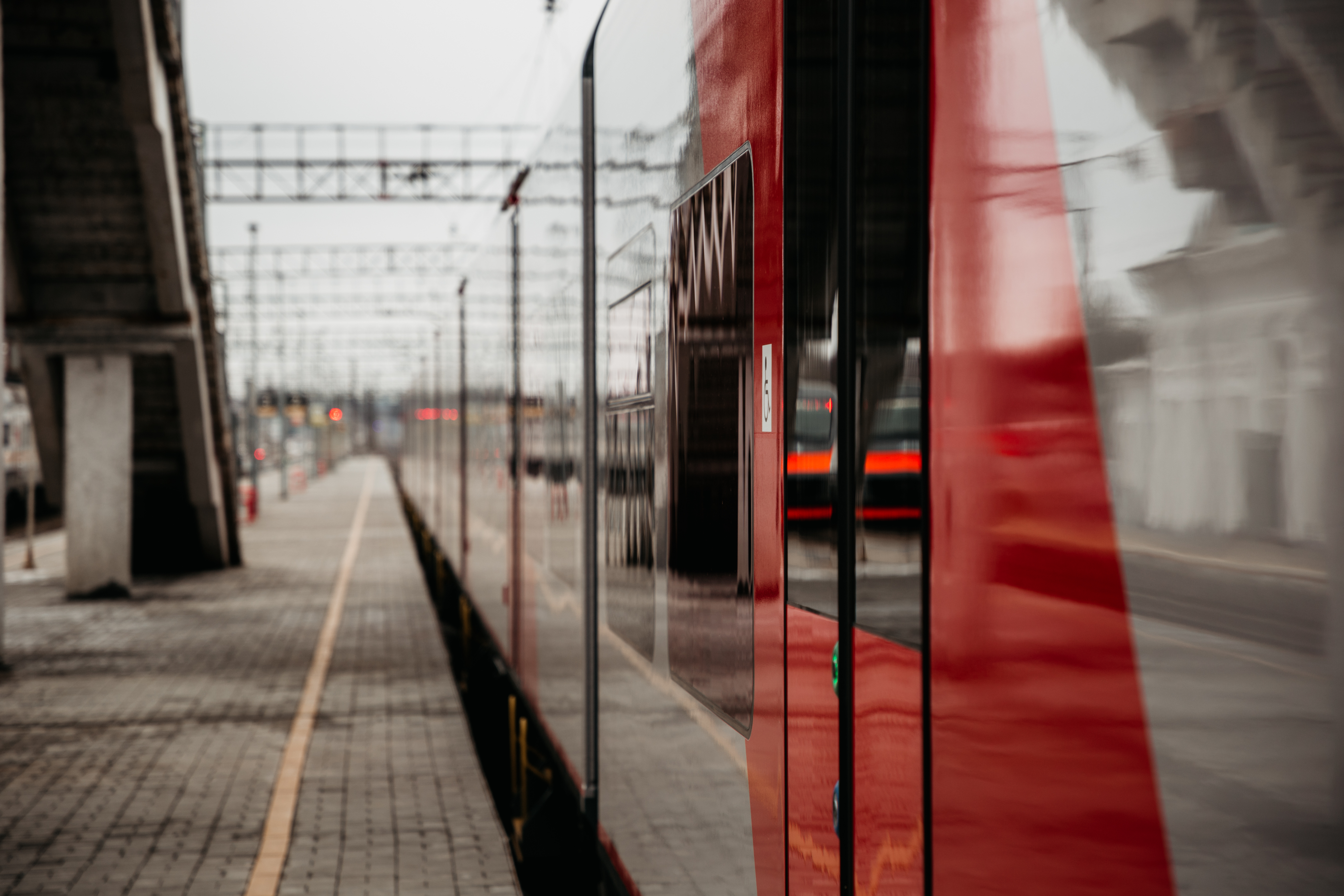 54-летний житель Тверской области обокрал спящего пассажира В Твери электропоезд насмерть сбил девушку
