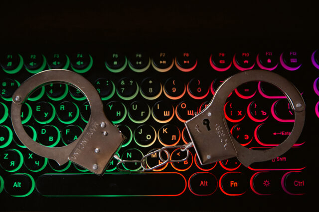 Аферисты продолжают обманывать жителей Тверской области