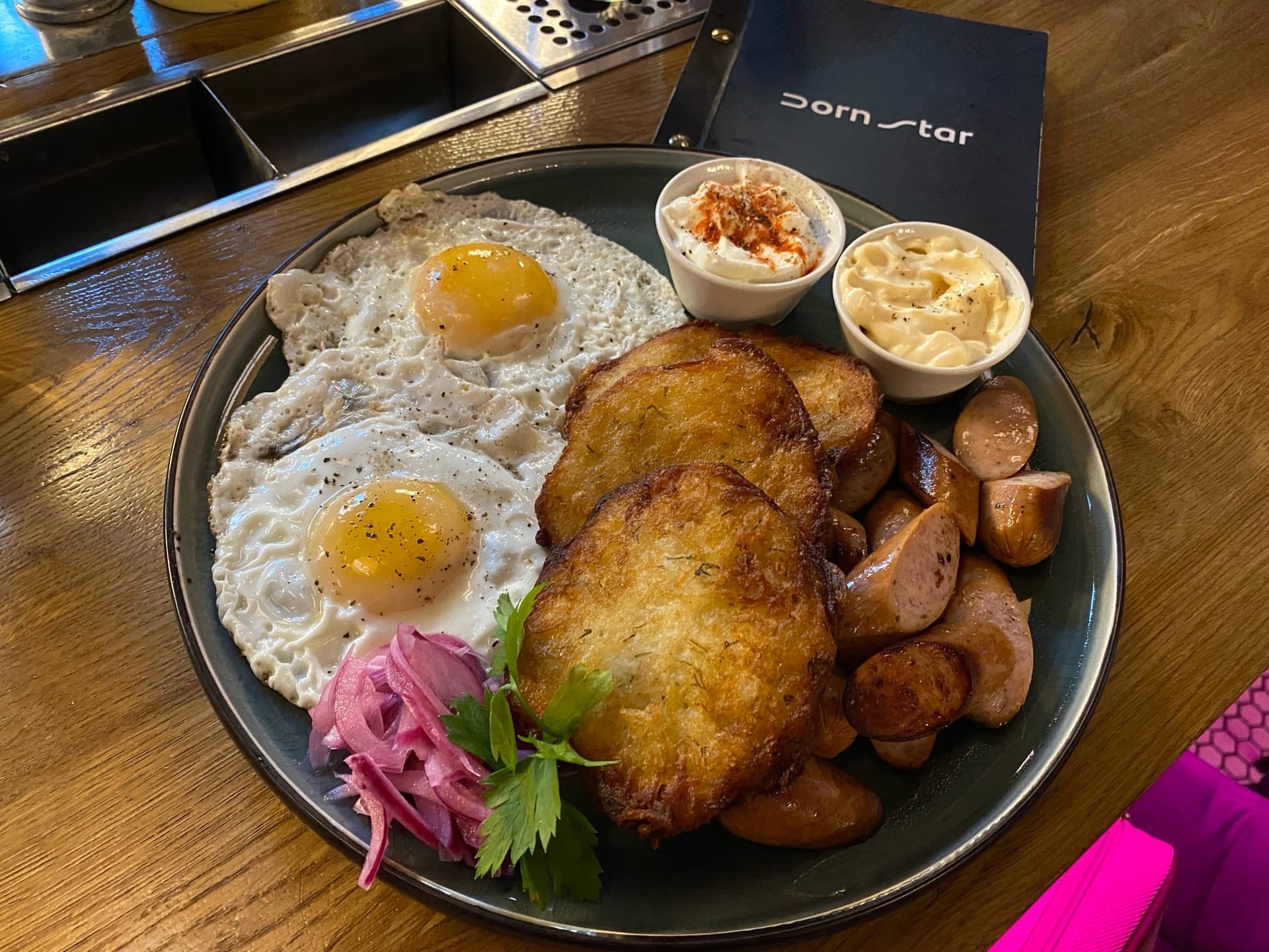 Поели за вас: как "место коннекта" знакомит своих гостей с тверской историей