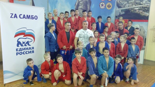 В ржевской школе провели тренировку для детей по проекту «Za самбо»