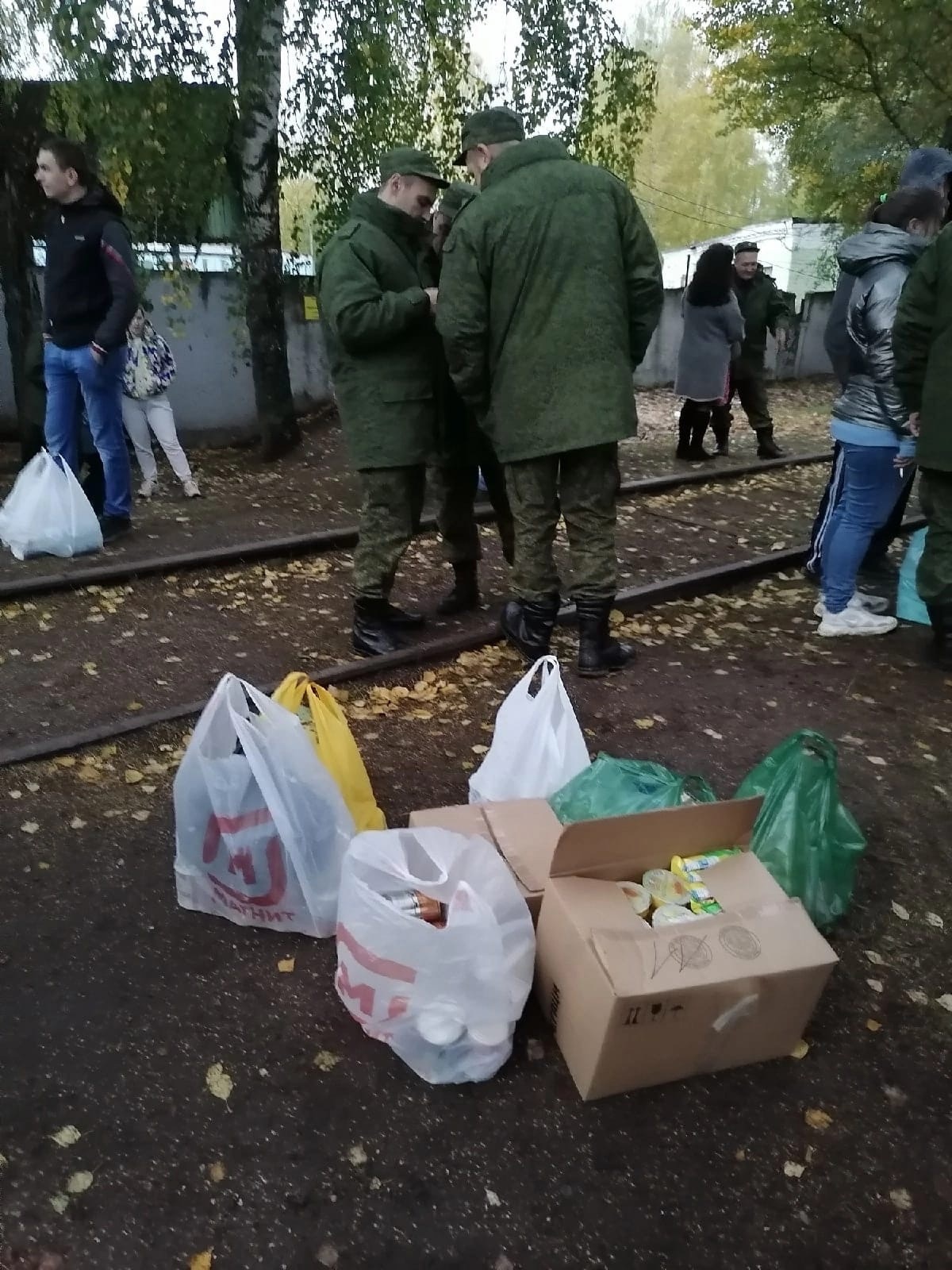 Передаем тепло сердец и нашу поддержку: Жители Тверской области собирают вещи и вяжут носки для мобилизованных