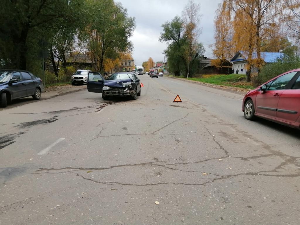 В Тверской области водитель получил травмы в ДТП